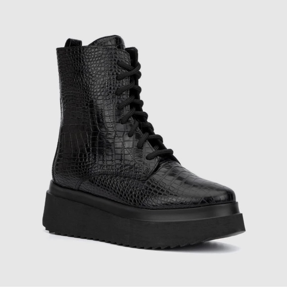 New in Box : Ornella Aquatalia Boots - Picture 3 of 3